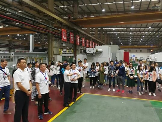 两岸师生参观常德烟草机械有限公司.jpg